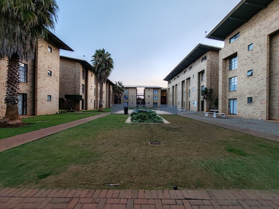 1 Bedroom Property for Sale in Kannoniers Park North West